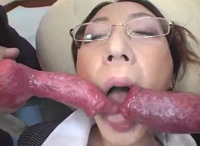 Video :Asian beastiality lover sucking two dog dicks at the same time
